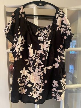 NWT Torrid Challis Sweetheart Short Sleeve Peplum in Sz 2